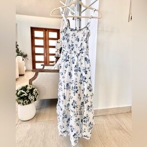 Hollister XS white and blue floral midi